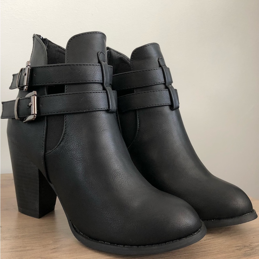 TOP Moda Black Heeled Booties